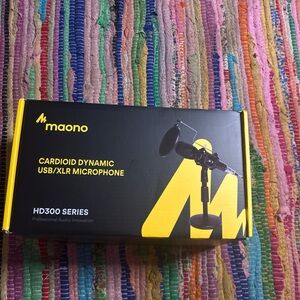 Maono Cardioid Dynamic USB/XLR Microphone